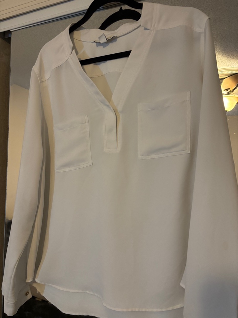 Nine West White V-Neck Double-Pocket Blouse